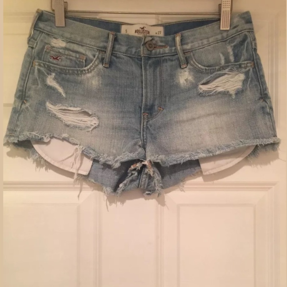 ❣️SOLD❣️Hollister Distressed Jean Shorts. Size 27